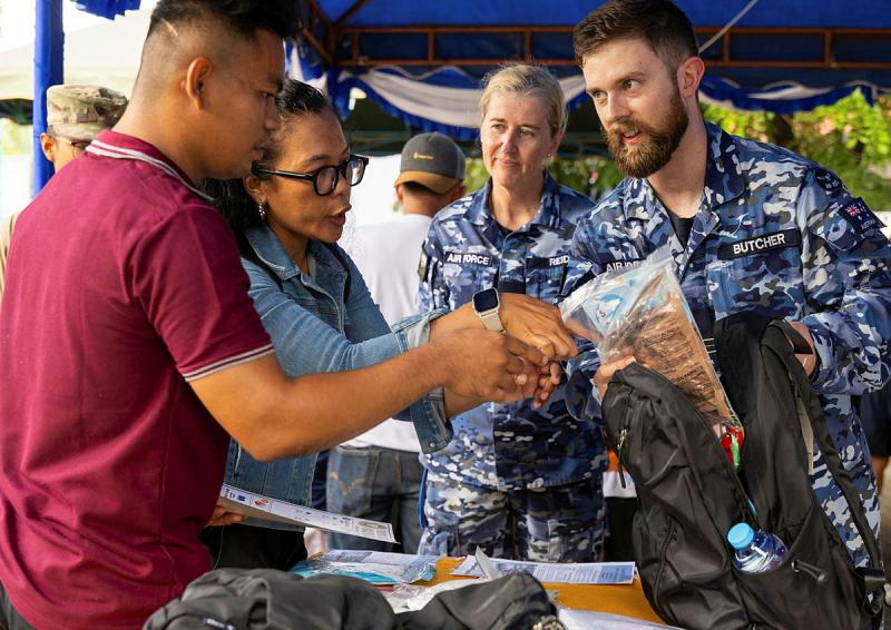 Australian Air Force personnel speak to Indonesian locals.